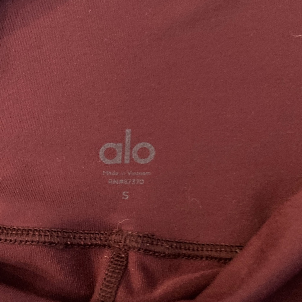 ALO Yoga Ribbed Panel Leggings in Burgundy - Picture 4 of 7